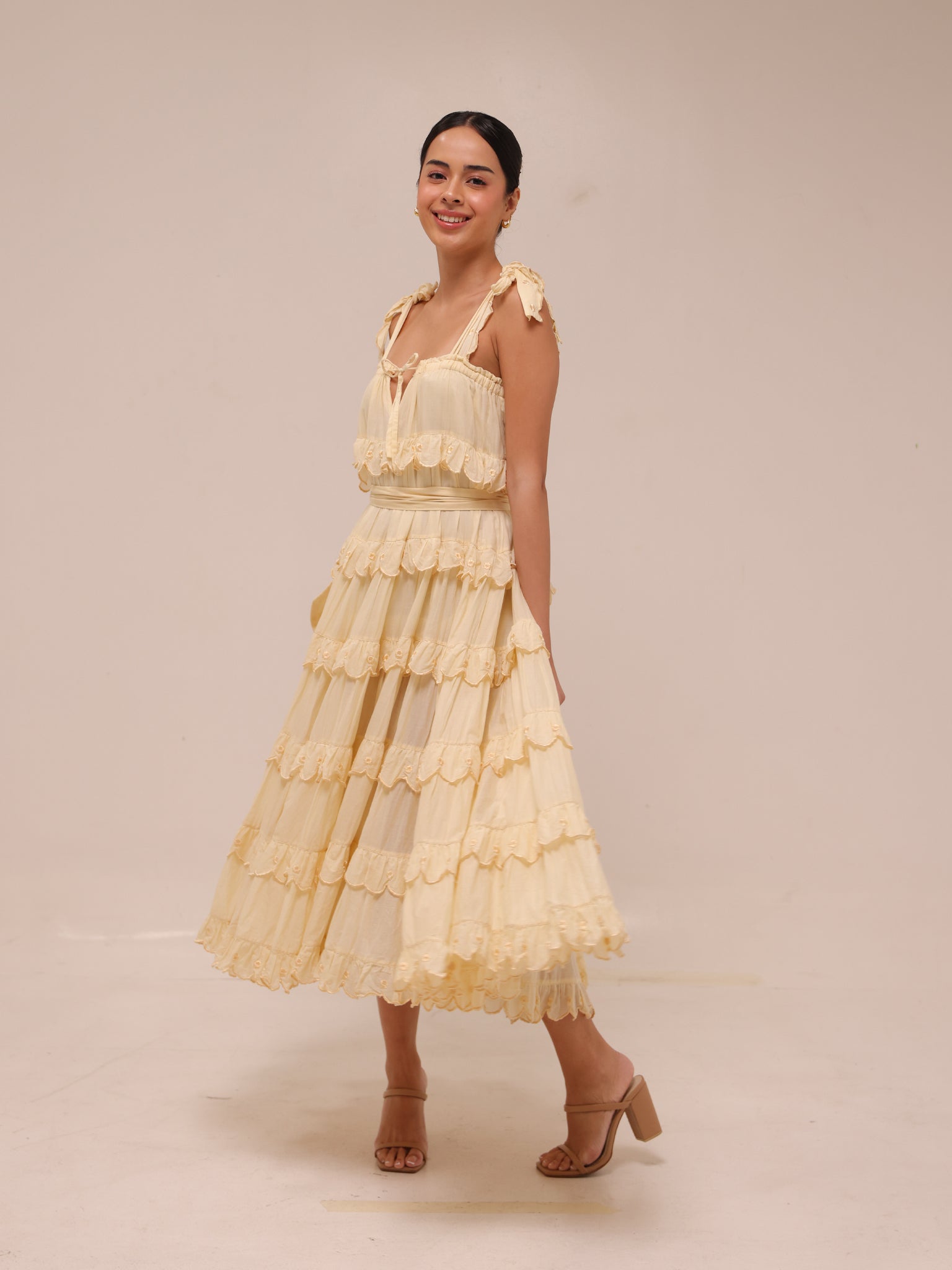 Iva Biigdres Dress in Butter Yellow
