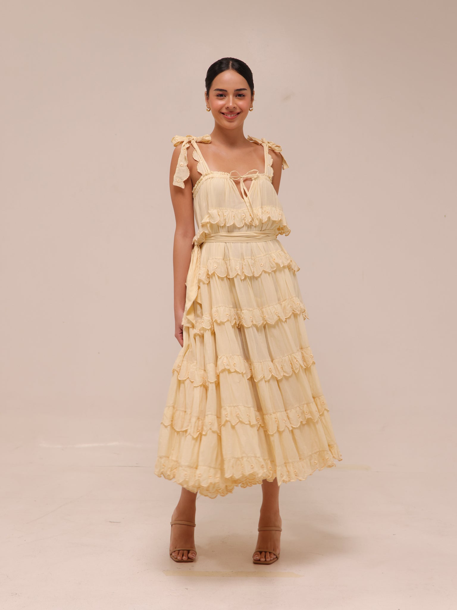 Iva Biigdres Dress in Butter Yellow