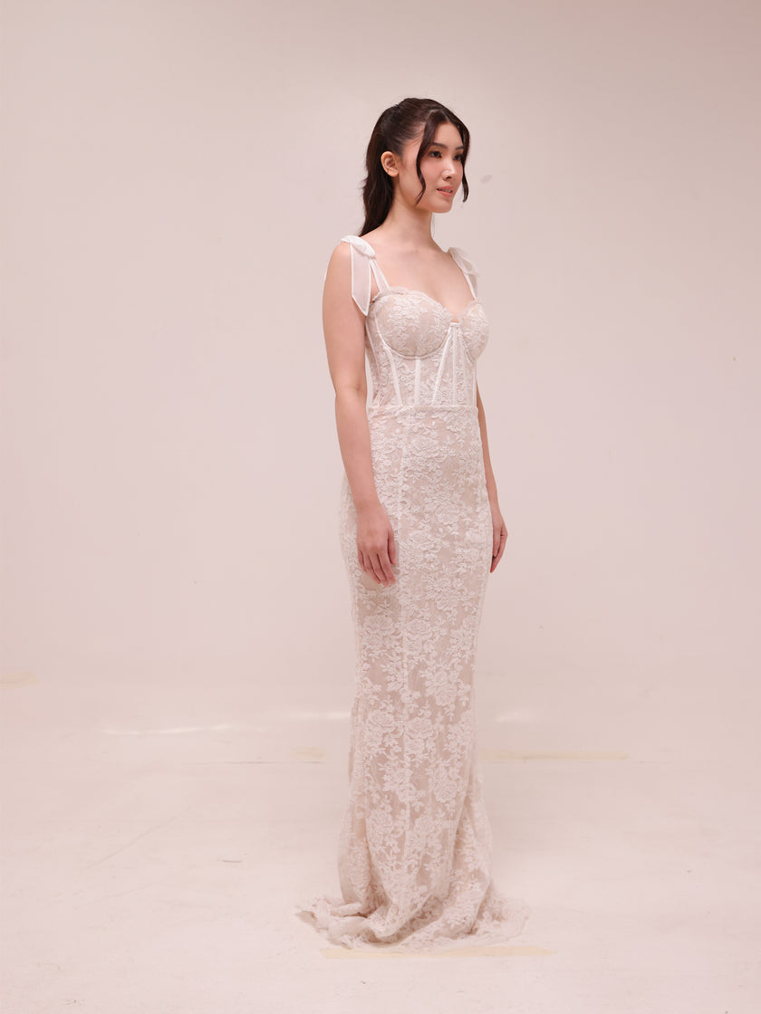 The Romanza Dress in White Chantilly Lace