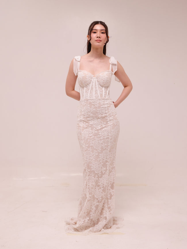 The Romanza Dress in White Chantilly Lace