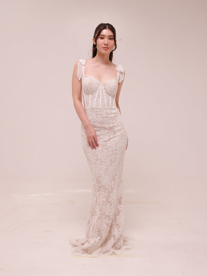 The Romanza Dress in White Chantilly Lace