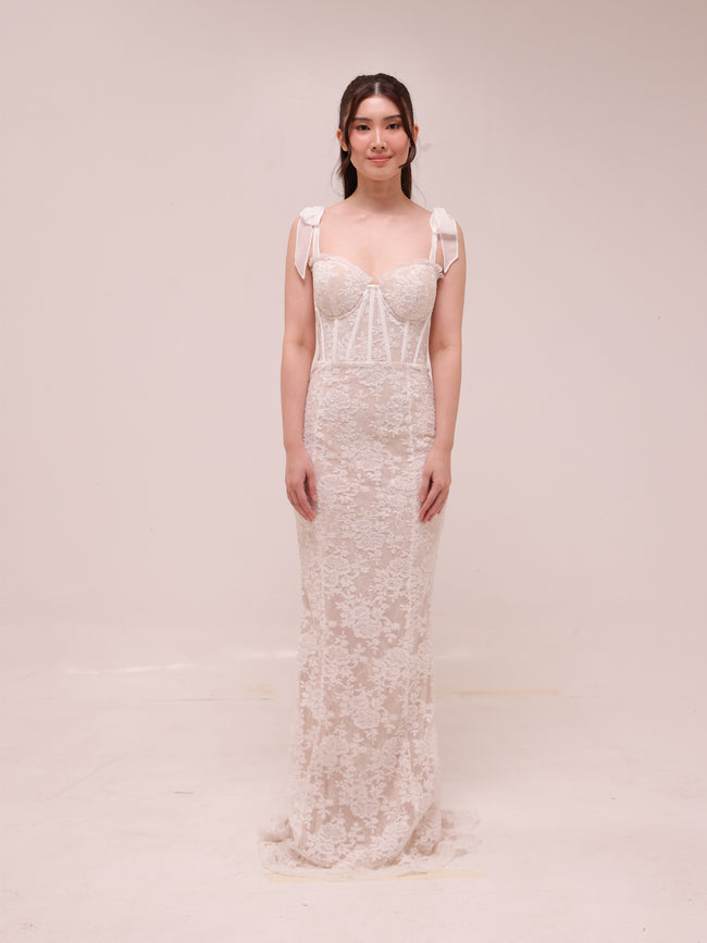The Romanza Dress in White Chantilly Lace